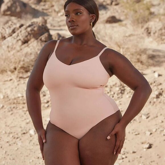 New  Pinsy V Neck Hourglass Shapewear Bodysuit Cheeky Peach - Picture 4 of 8